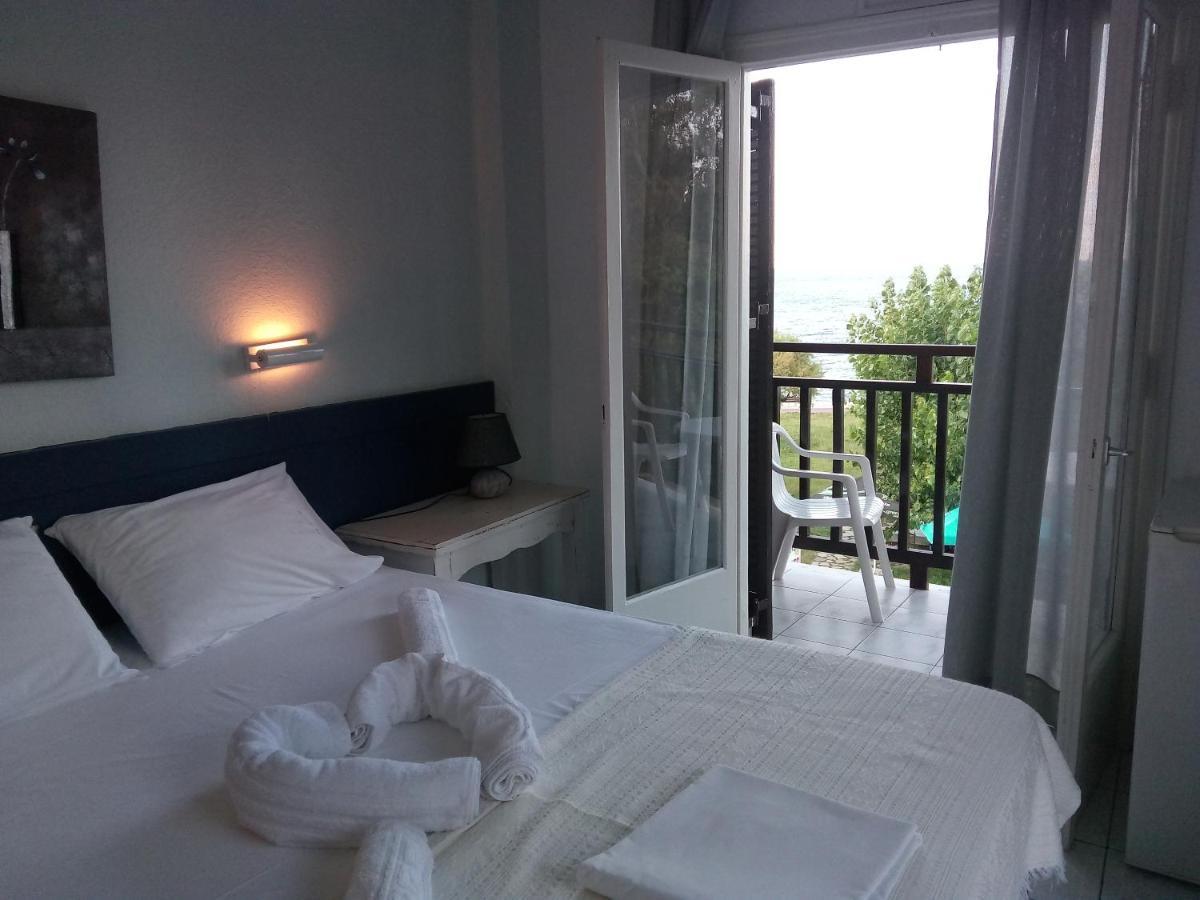 Zefiros Hotel Agios Ioannis  ภายนอก รูปภาพ